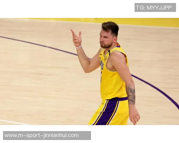 马刺与湖人激战正酣2月20日巅峰对决引发球迷热议